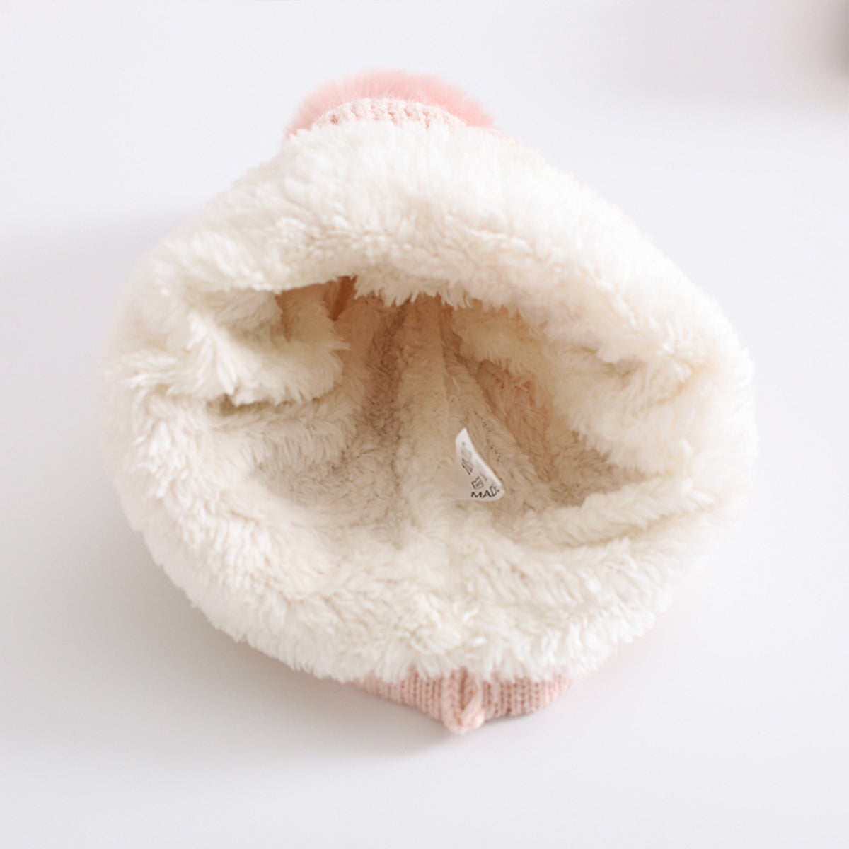 Children's woolen hat with fur ball