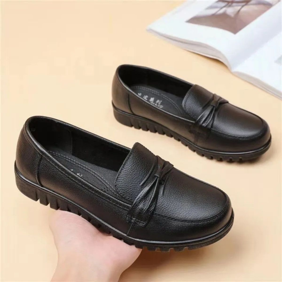 Spring shoes low top solid color round toe mother shoes waterproof and oil-proof soft leather shoes