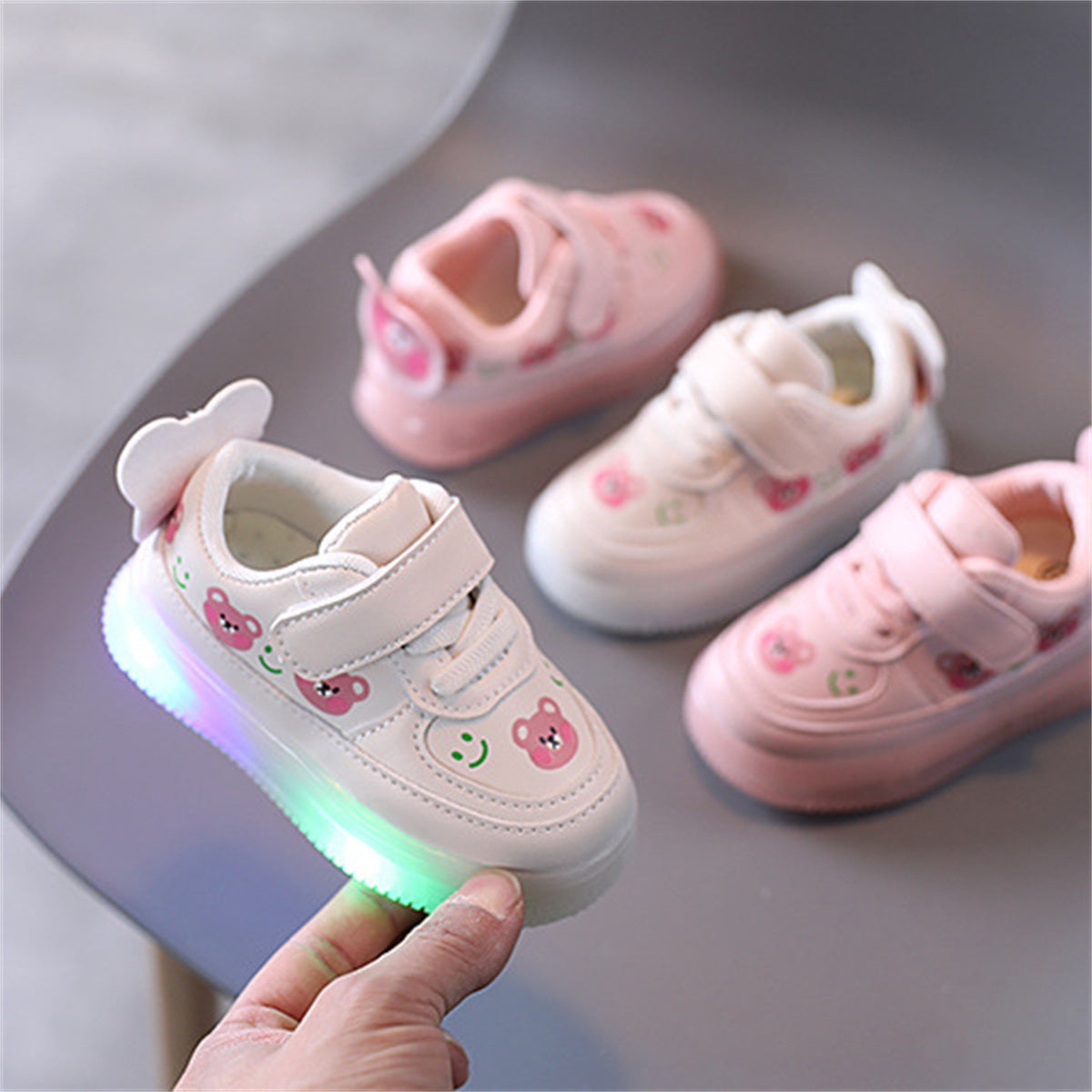 Cute pink bear style LED waterproof casual low-top sneakers for kids and girls