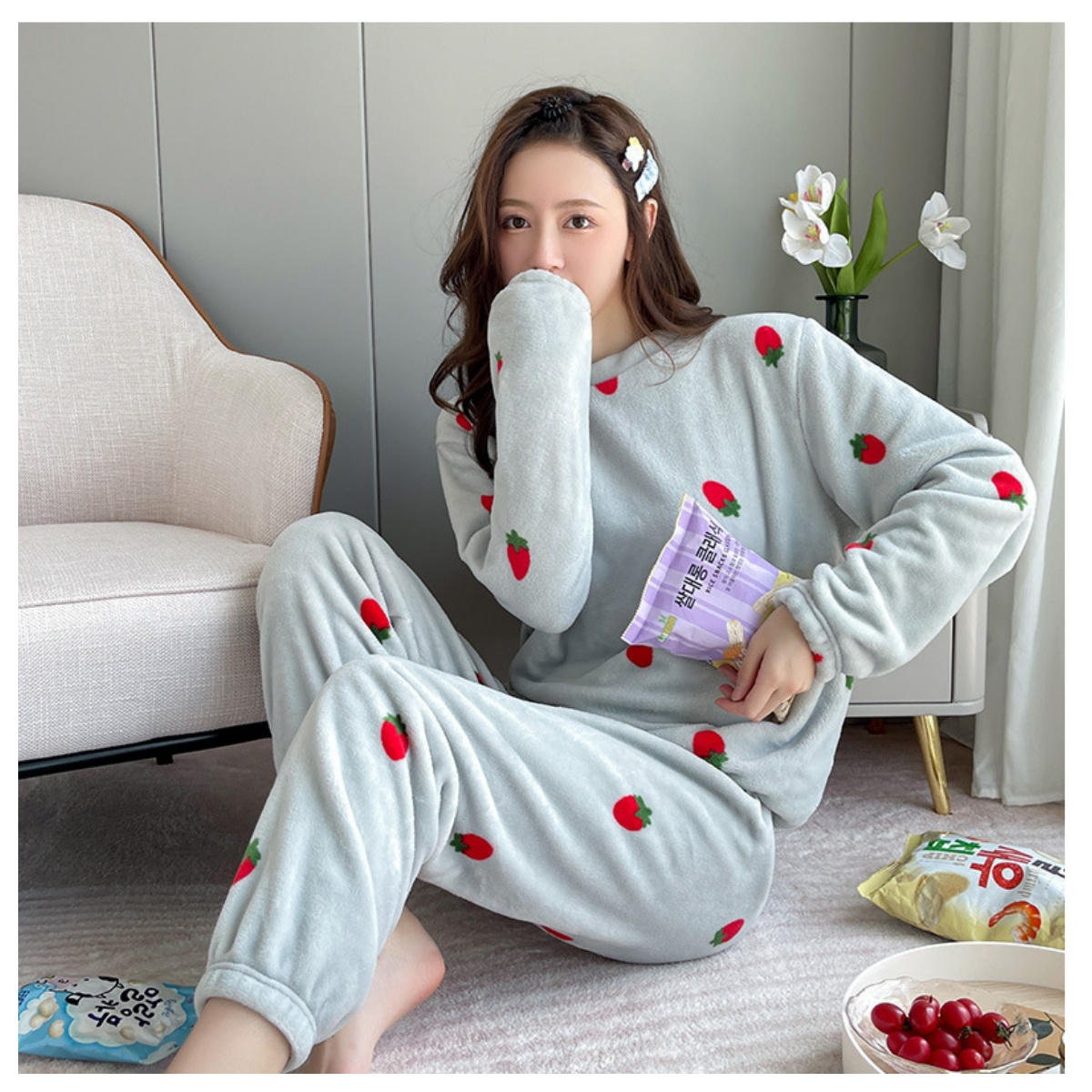 Women's autumn and winter round neck coral fleece pajamas with printed strawberry