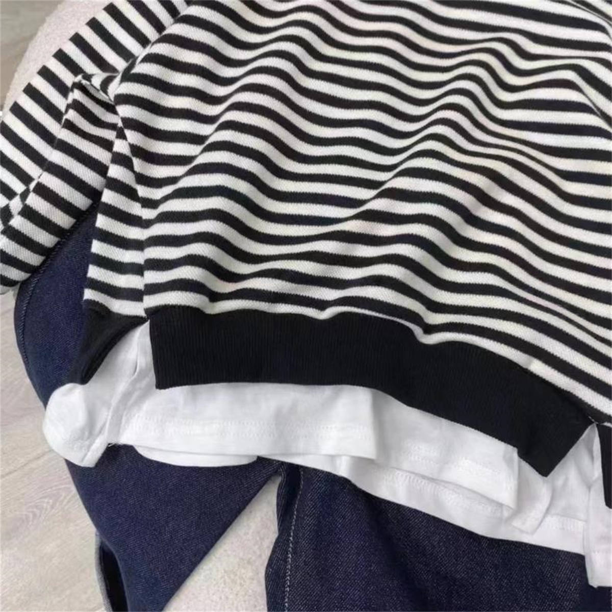 Black and white striped top casual round neck fashion sweatshirt for boys