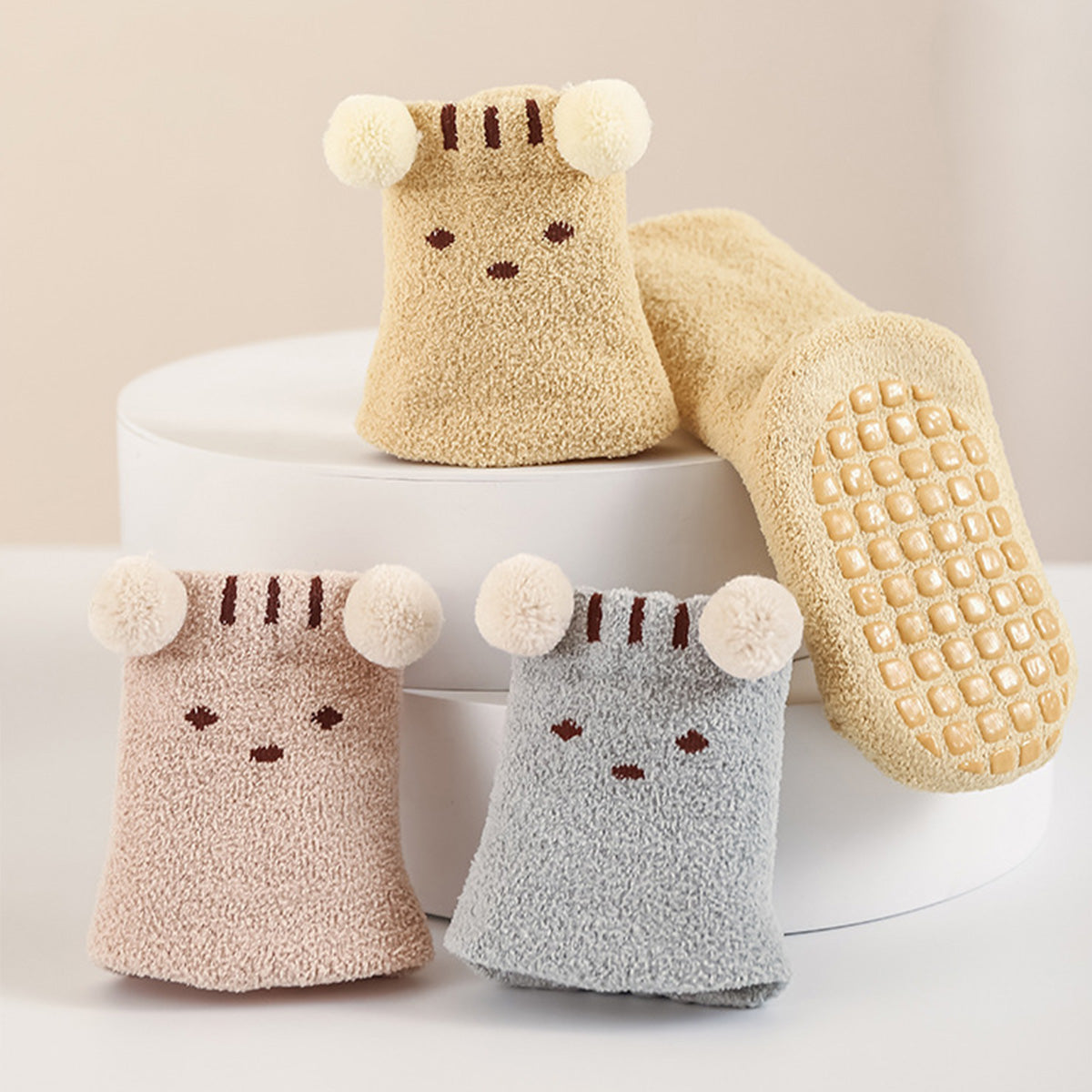 Children's cute doll embroidered pattern socks