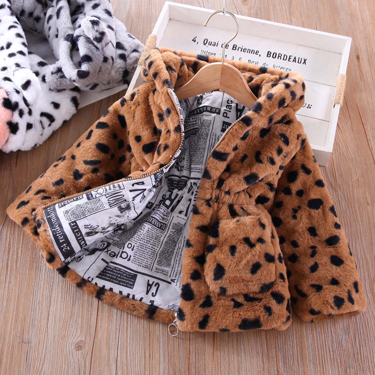 Autumn and winter new arrival girls cartoon cow fur coat children's hooded warm coat