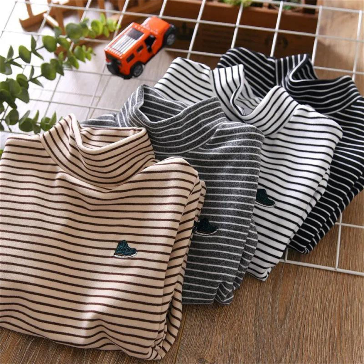 Winter fleece horizontal stripes cute embroidered bottoming shirt for boys and girls