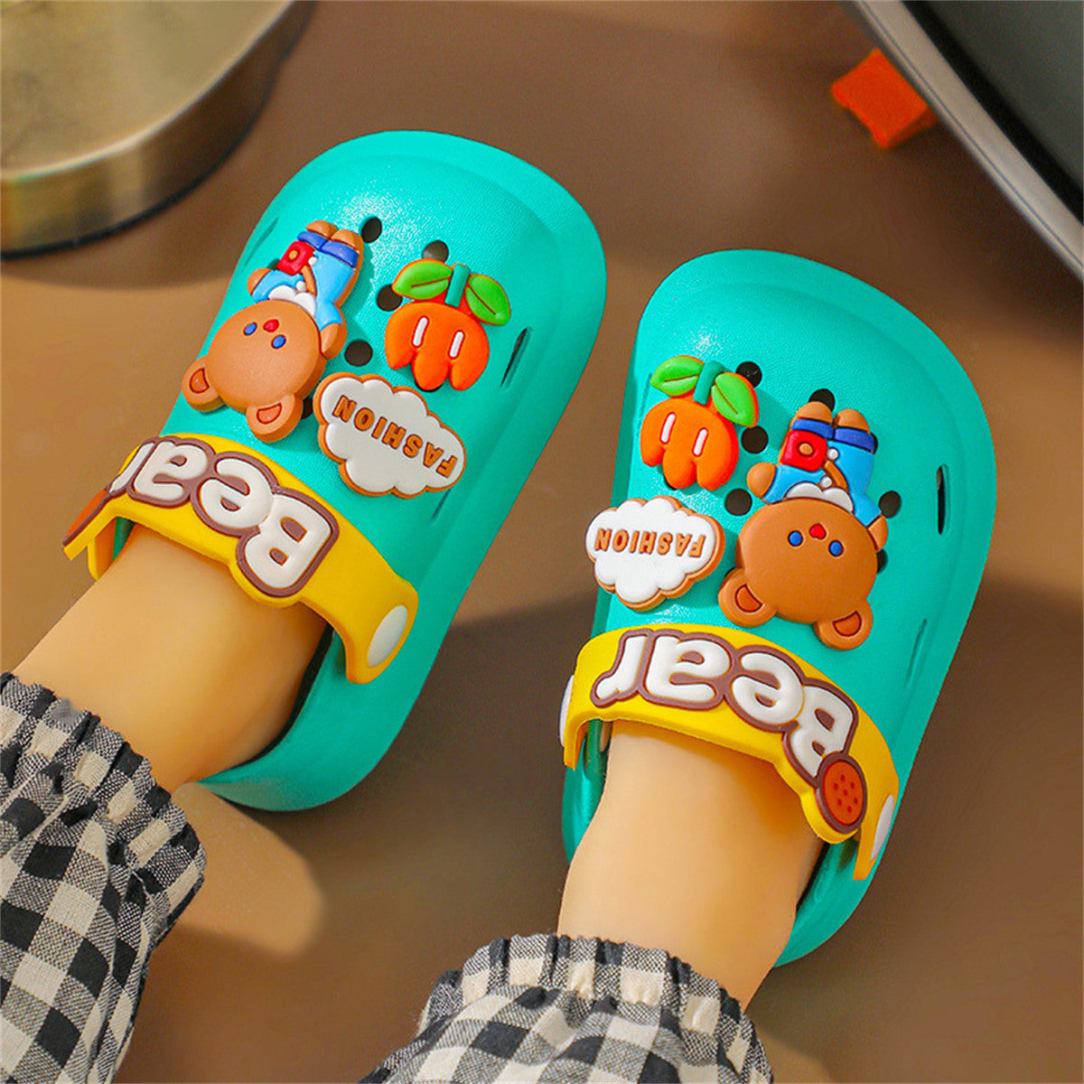 Cute cartoon baby non-slip girls' hole shoes