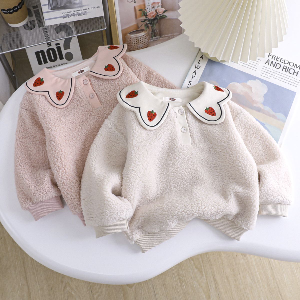 Girls cute sweatshirt autumn and winter new plush wool tops small and medium children&#39;s strawberry soft waxy doll collar POLO shirt trend