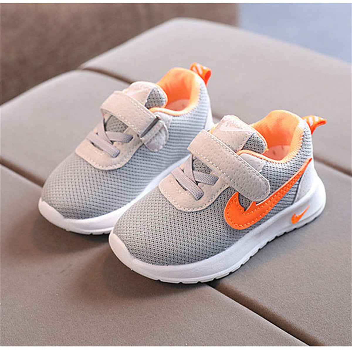 Children's solid color sports shoes