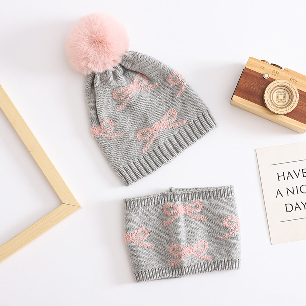 Children's woolen hat and neck set