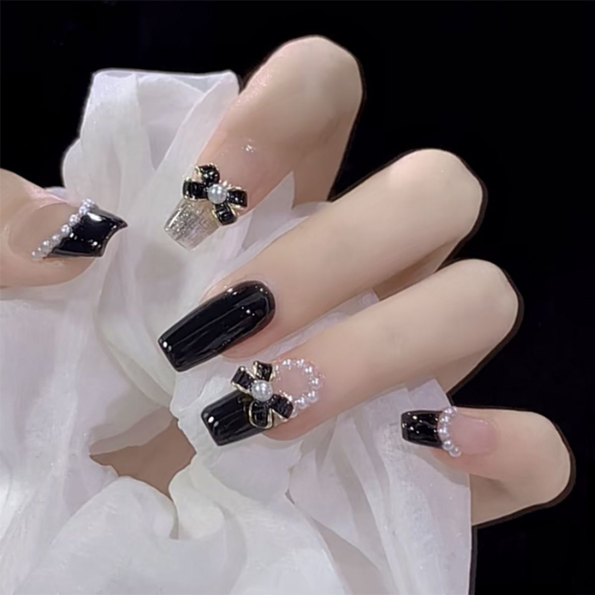 Small fragrance style pearl bow nail art dark series temperament black wear nail sweet cool false nail piece white new