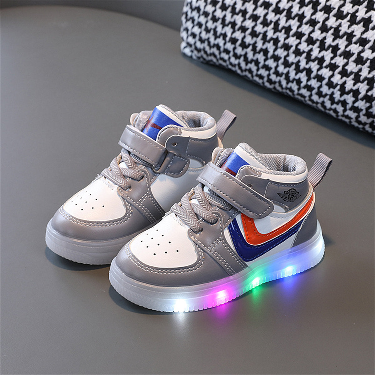 Simple and elegant luminous LED soft-soled high-top sneakers for children and boys