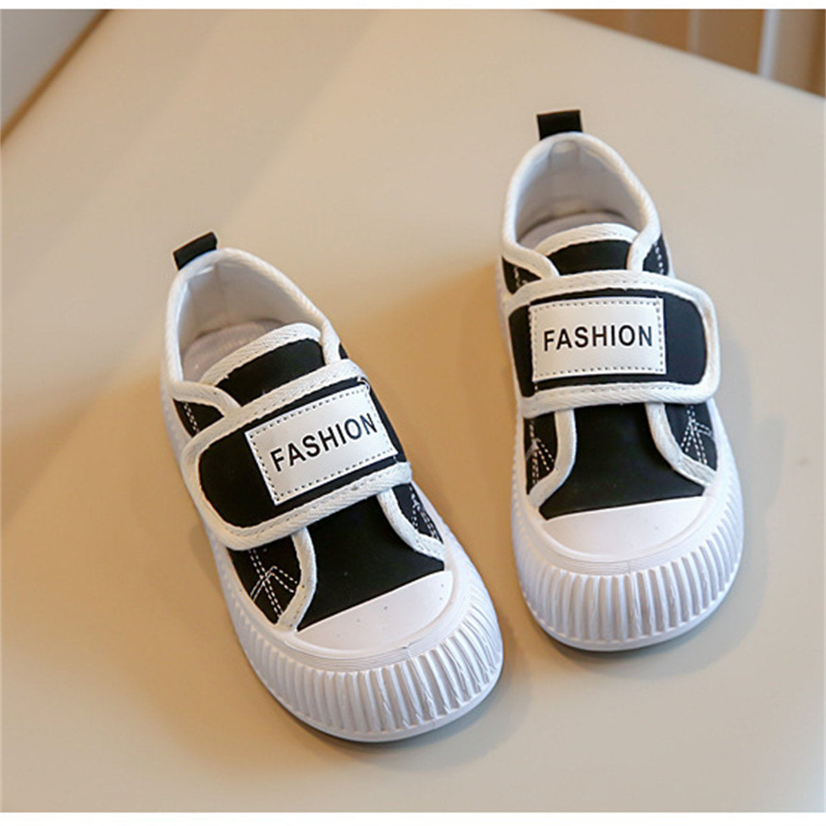 Medium and large girls' soft sole casual style letter style sweet and cool low-top canvas shoes