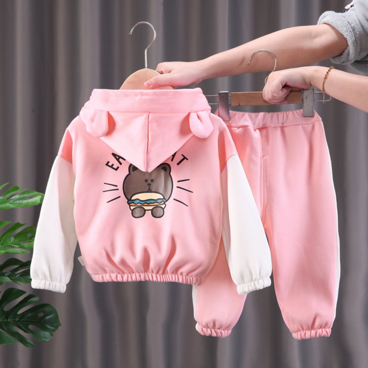 Children's clothing for boys and girls spring and autumn suits children's sports and leisure milk silk two-piece suits children's clothes