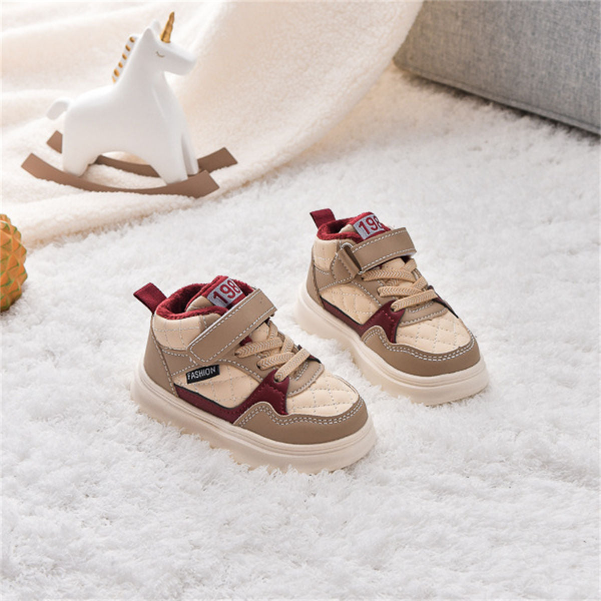 Children&#39;s and boys&#39; winter velvet color matching casual style waterproof warm high-top sneakers