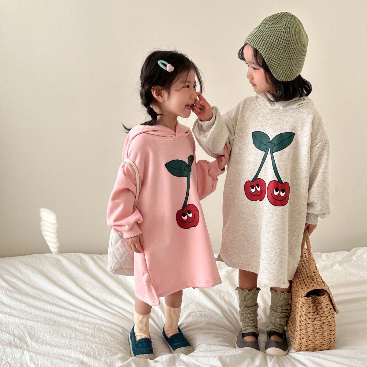 Girls dress new spring and autumn loose children's spring clothes baby long hooded sweater skirt