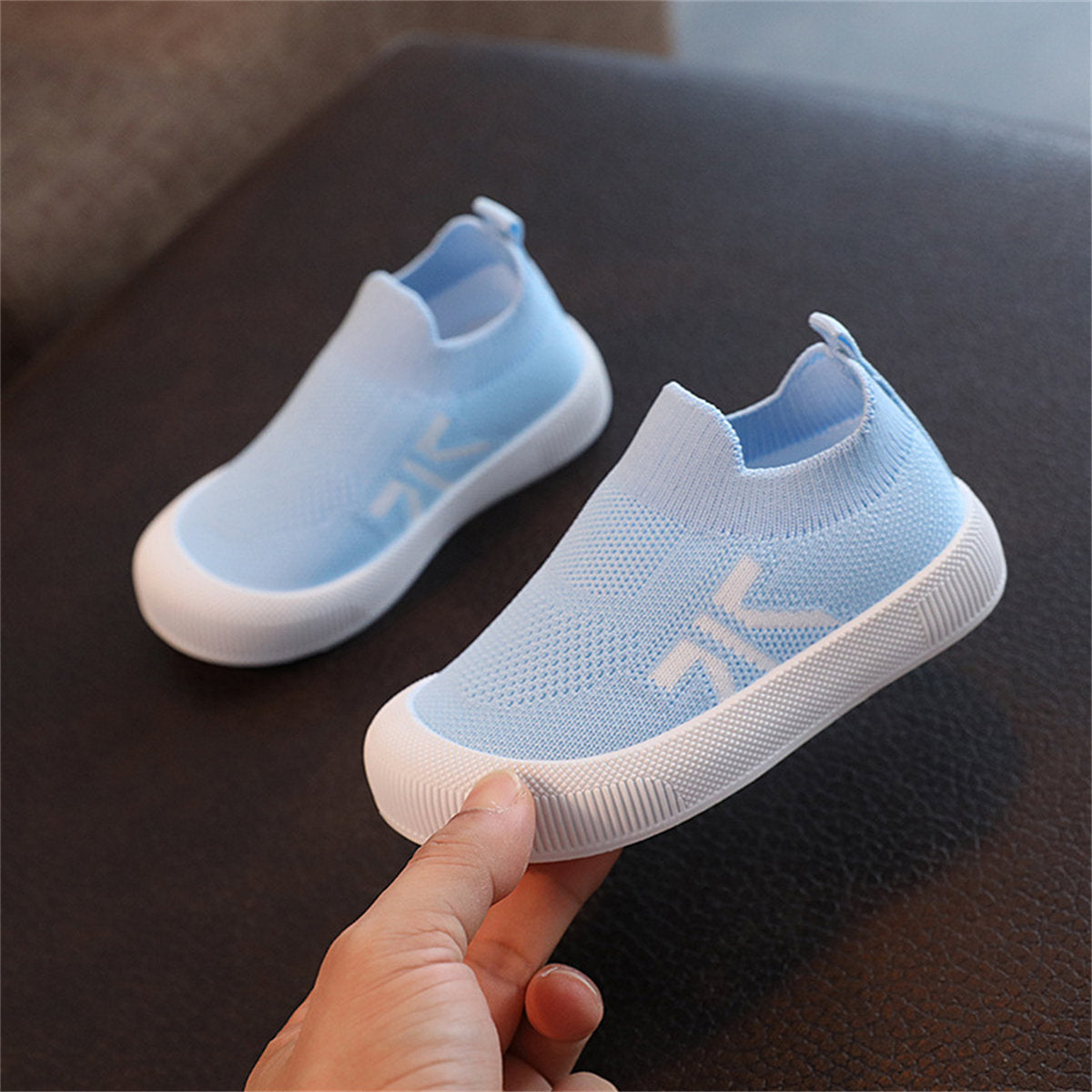 Children's slip-on woven sneakers