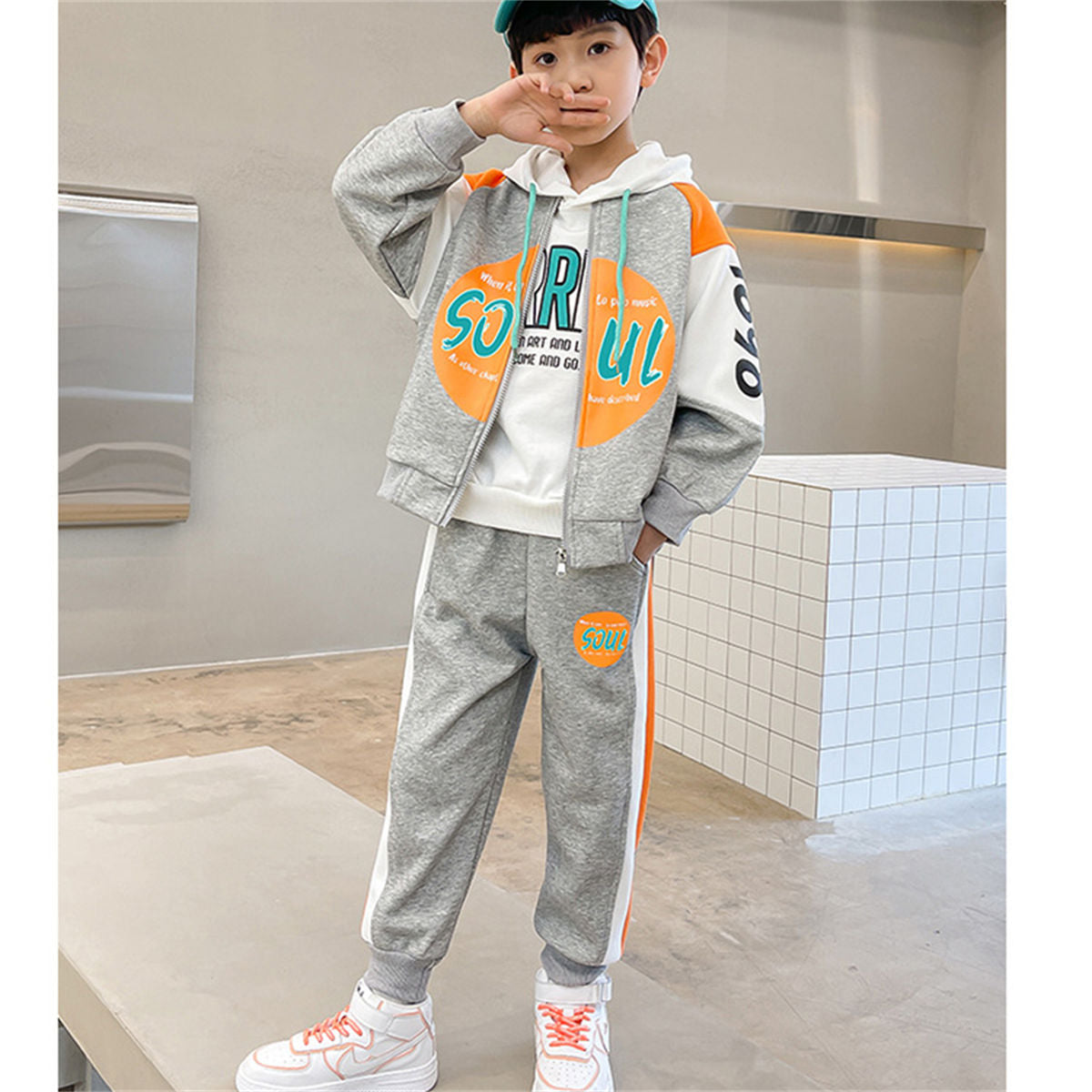 Two-piece color matching sweater suit for middle and large boys in autumn and winter