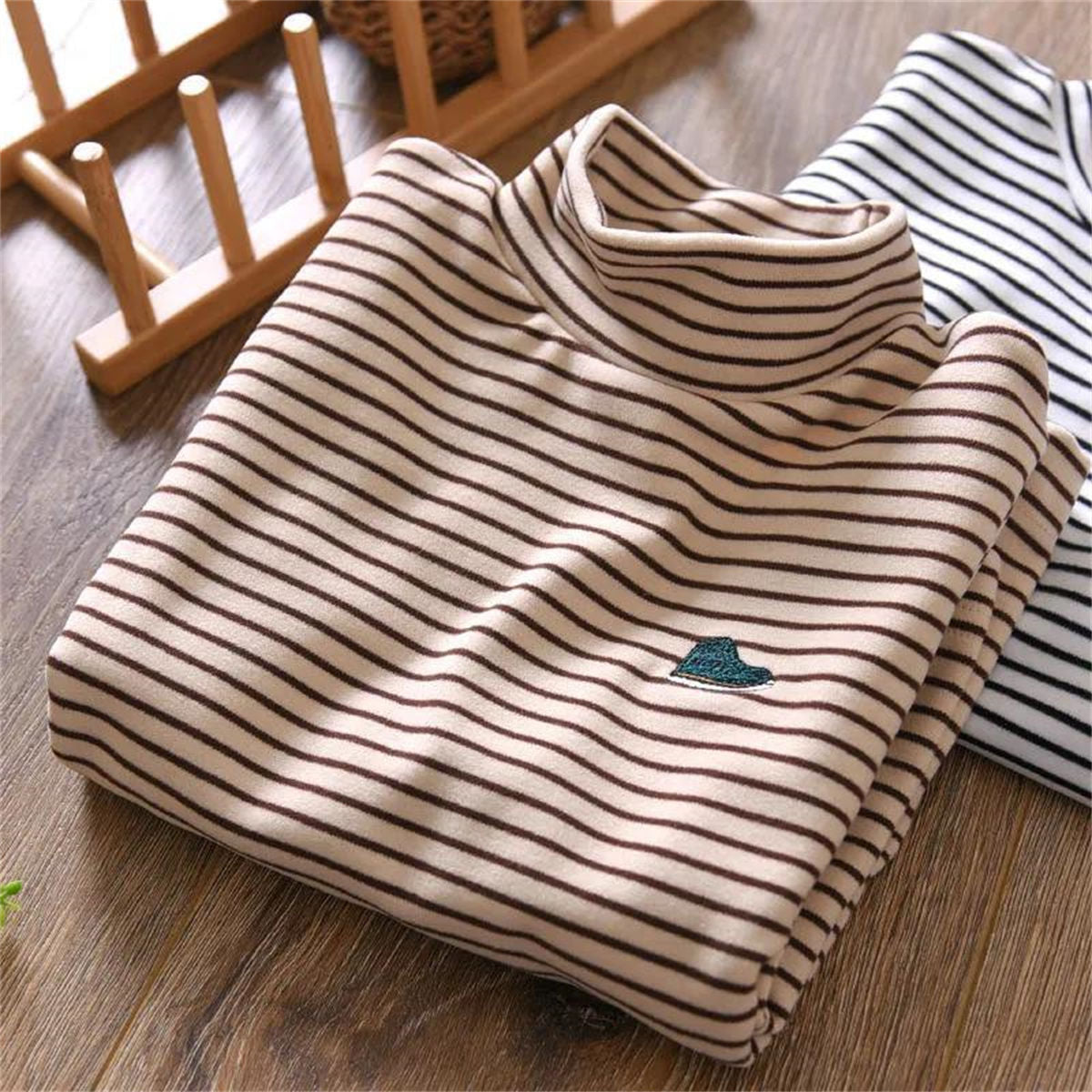 Winter fleece horizontal stripes cute embroidered bottoming shirt for boys and girls