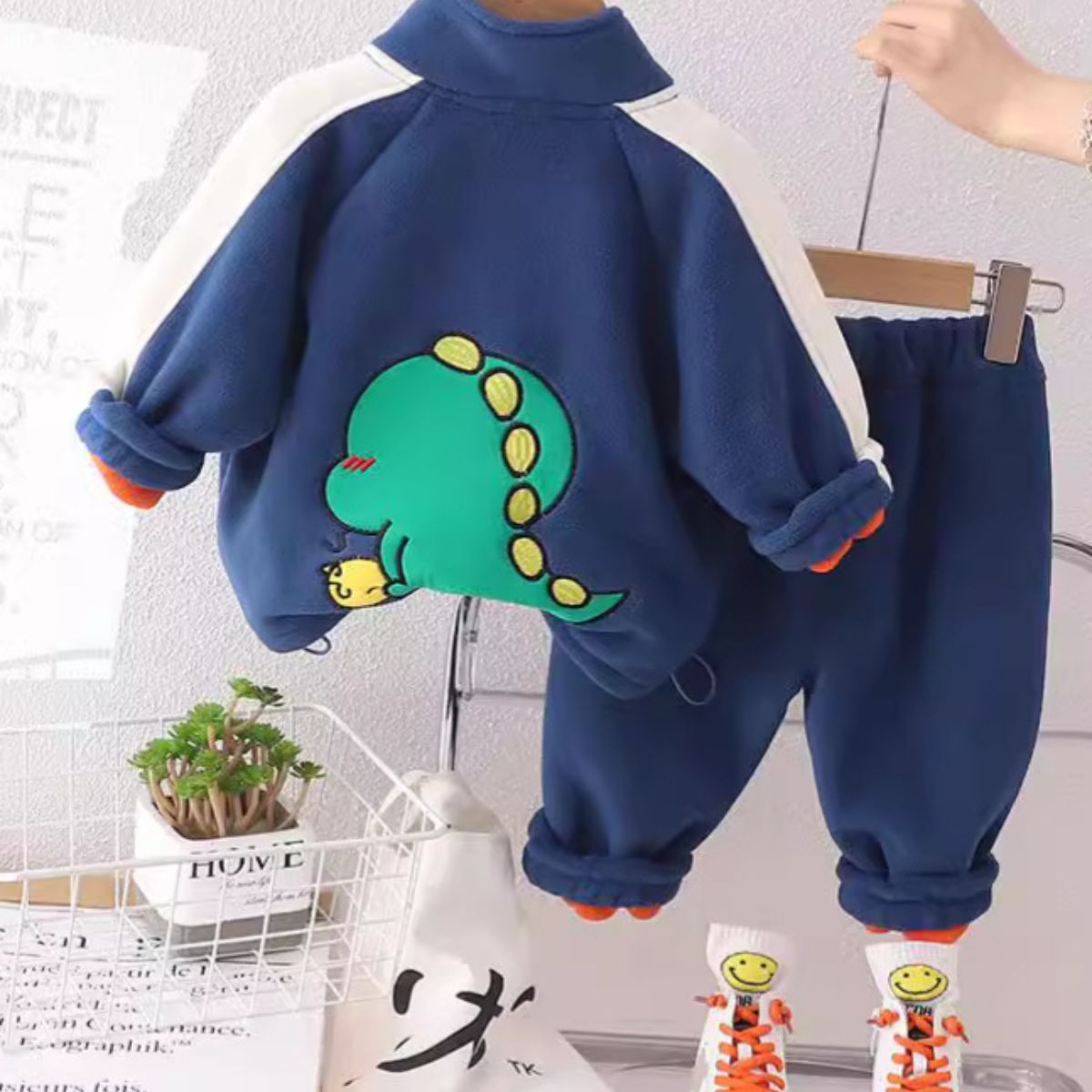 Boys autumn and winter double-sided fleece suit new baby winter clothes plus fleece dinosaur zipper shirt two-piece suit