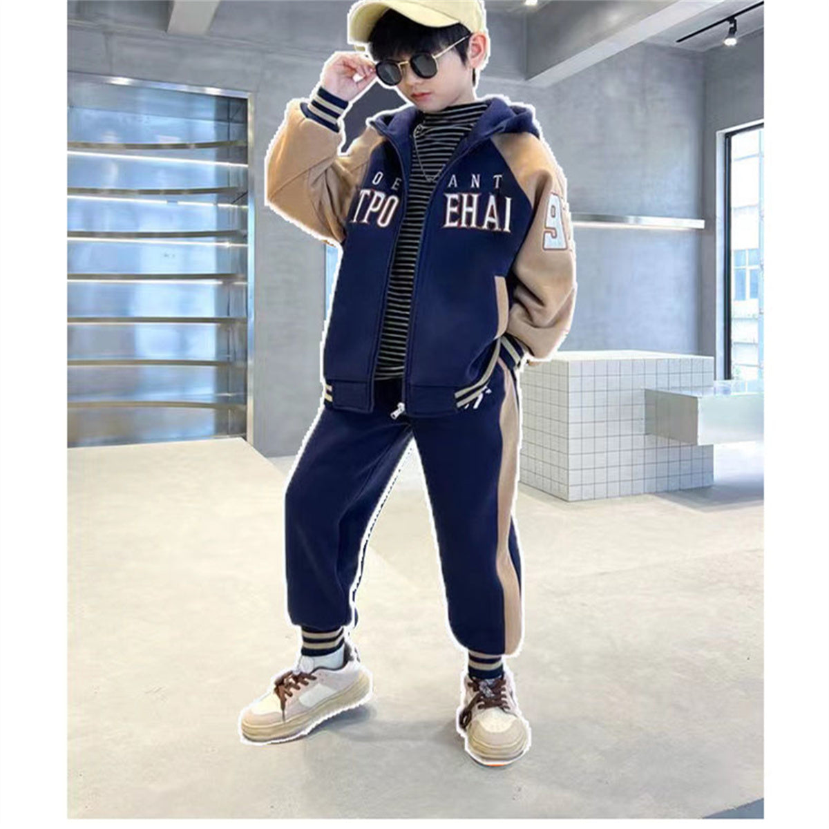 Medium and large boys' color matching letter style casual urban style plus velvet thickened cardigan suit