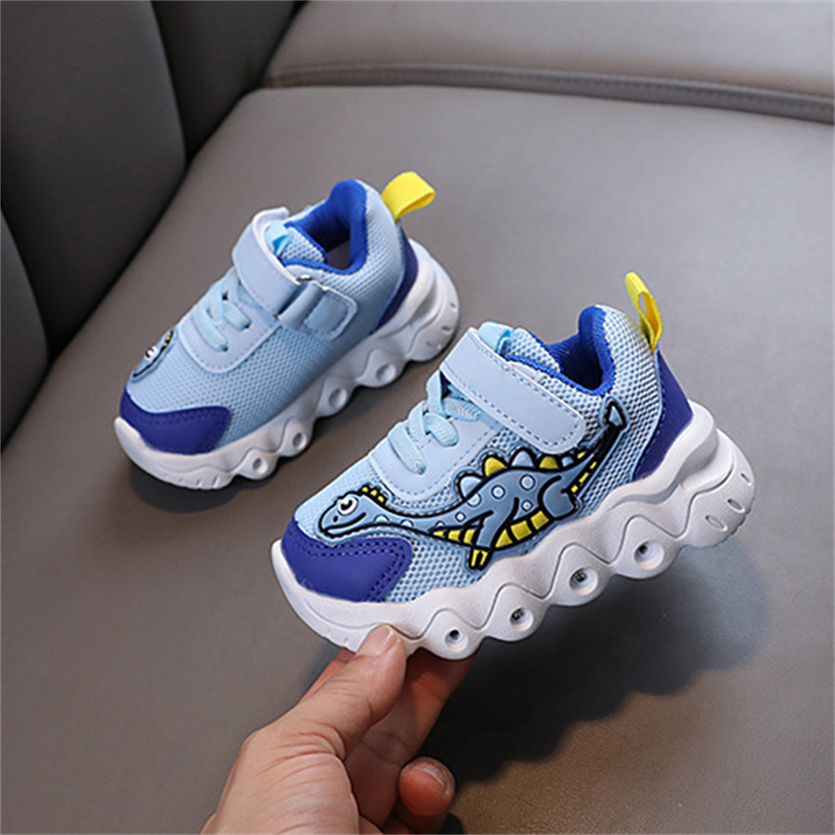 Children's and boys' spring and autumn cute dinosaur baby luminous LED Velcro breathable sports shoes