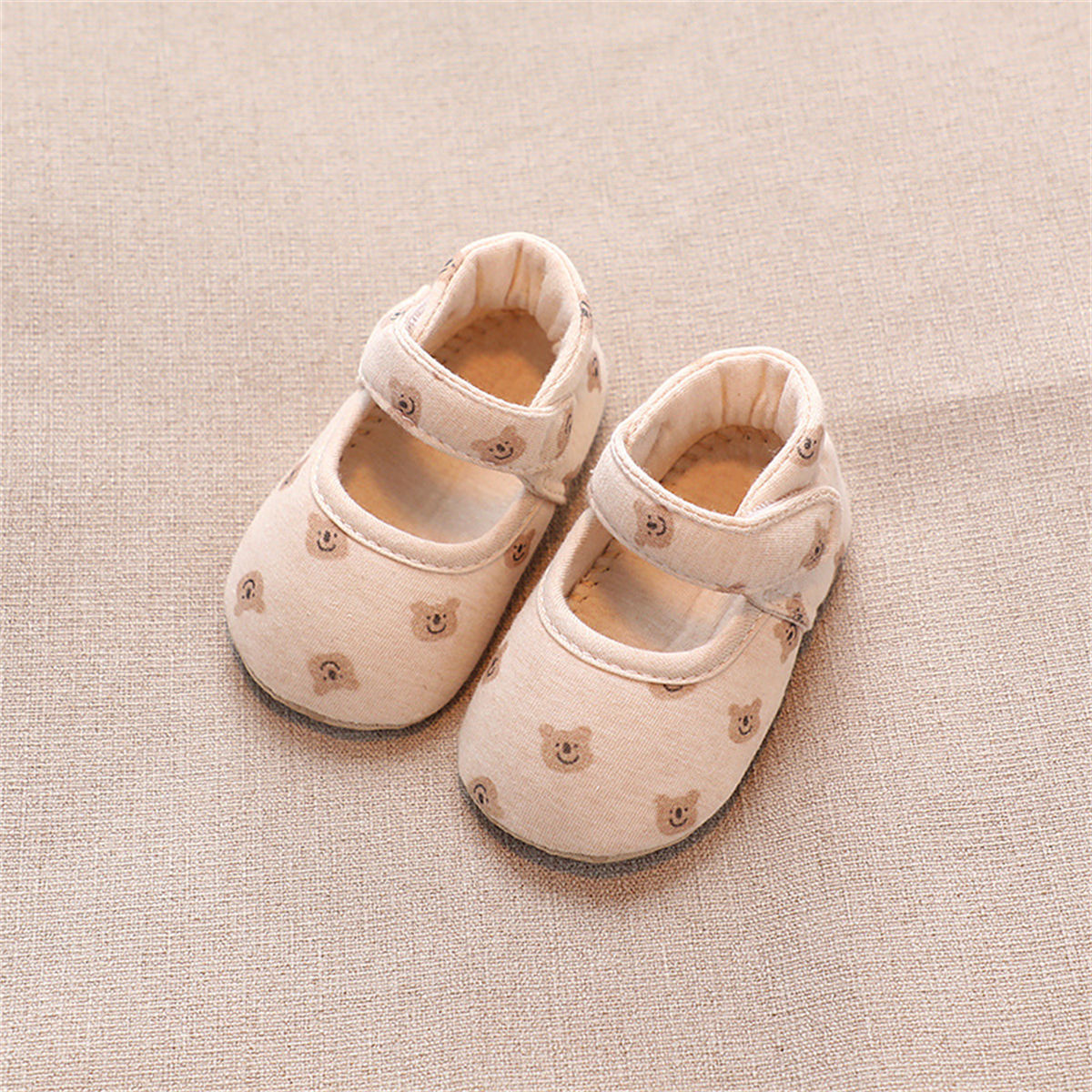 Cute bear soft-soled canvas shoes for infants and children