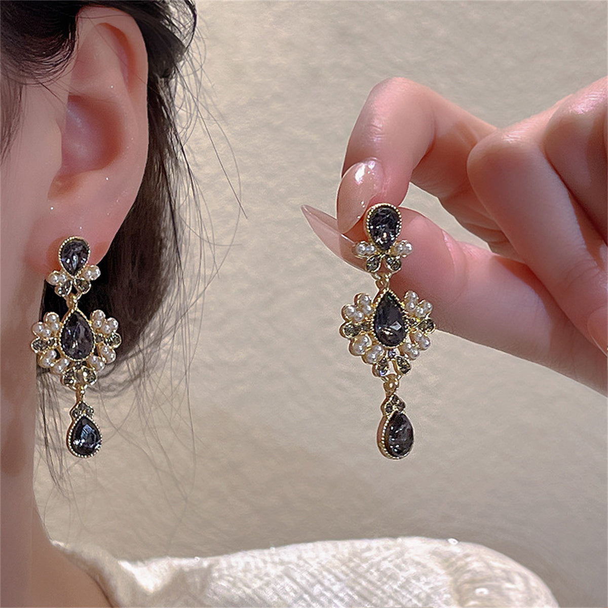 Women's shiny diamond Baroque court retro elegant earrings