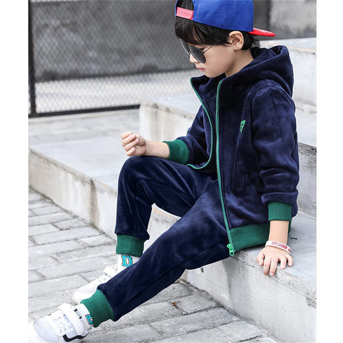 Boys' two-piece double-faced fleece suit with hood and fleece sweater for autumn and winter