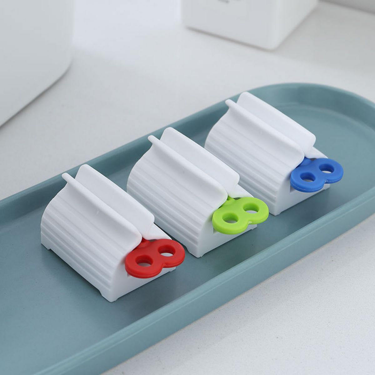 Toothpaste squeezer lazy children squeeze toothpaste artifact clamp facial cleanser squeezer manual rotating squeeze artifact