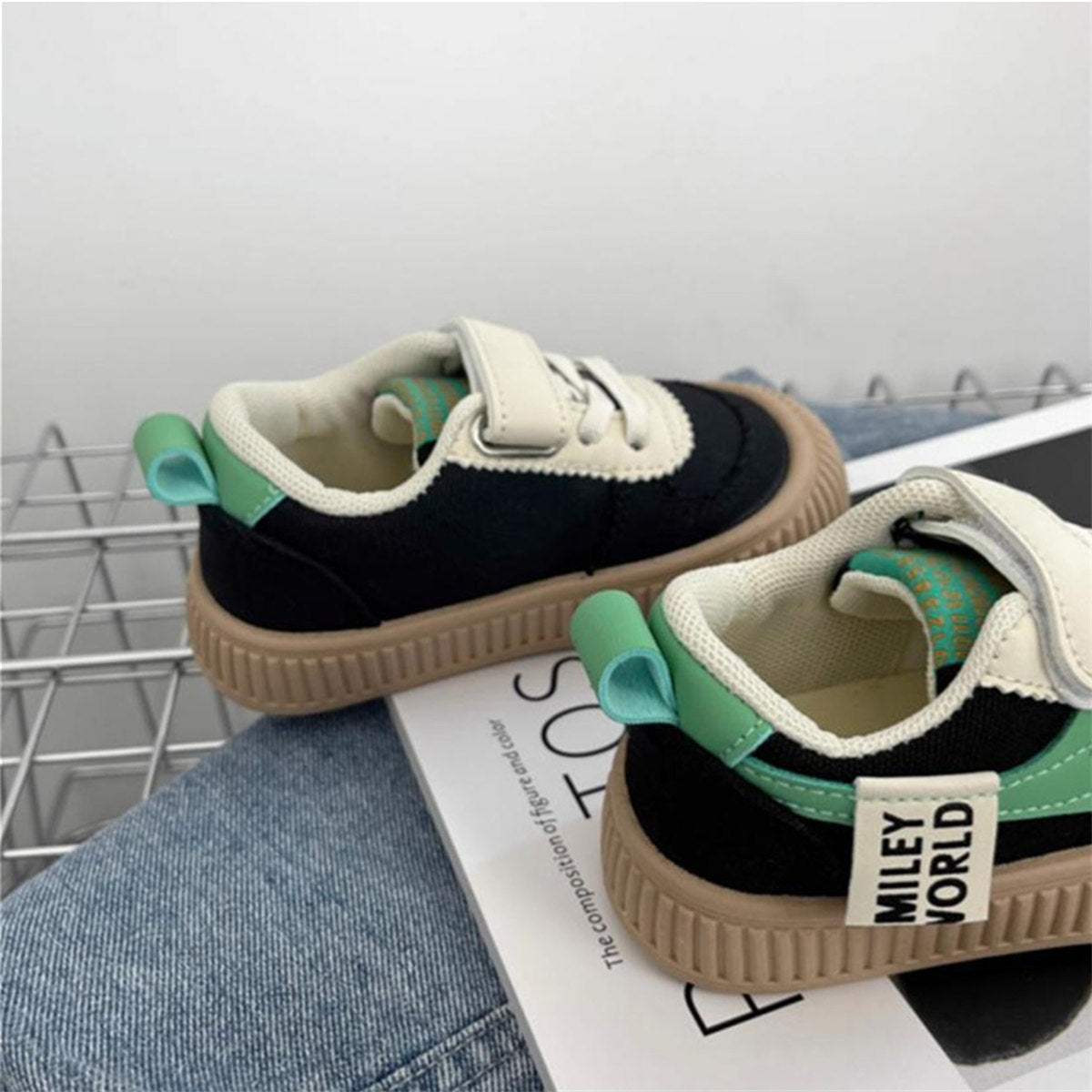 Children's and boys' spring and autumn color matching simple design soft bottom biscuit head low top canvas shoes