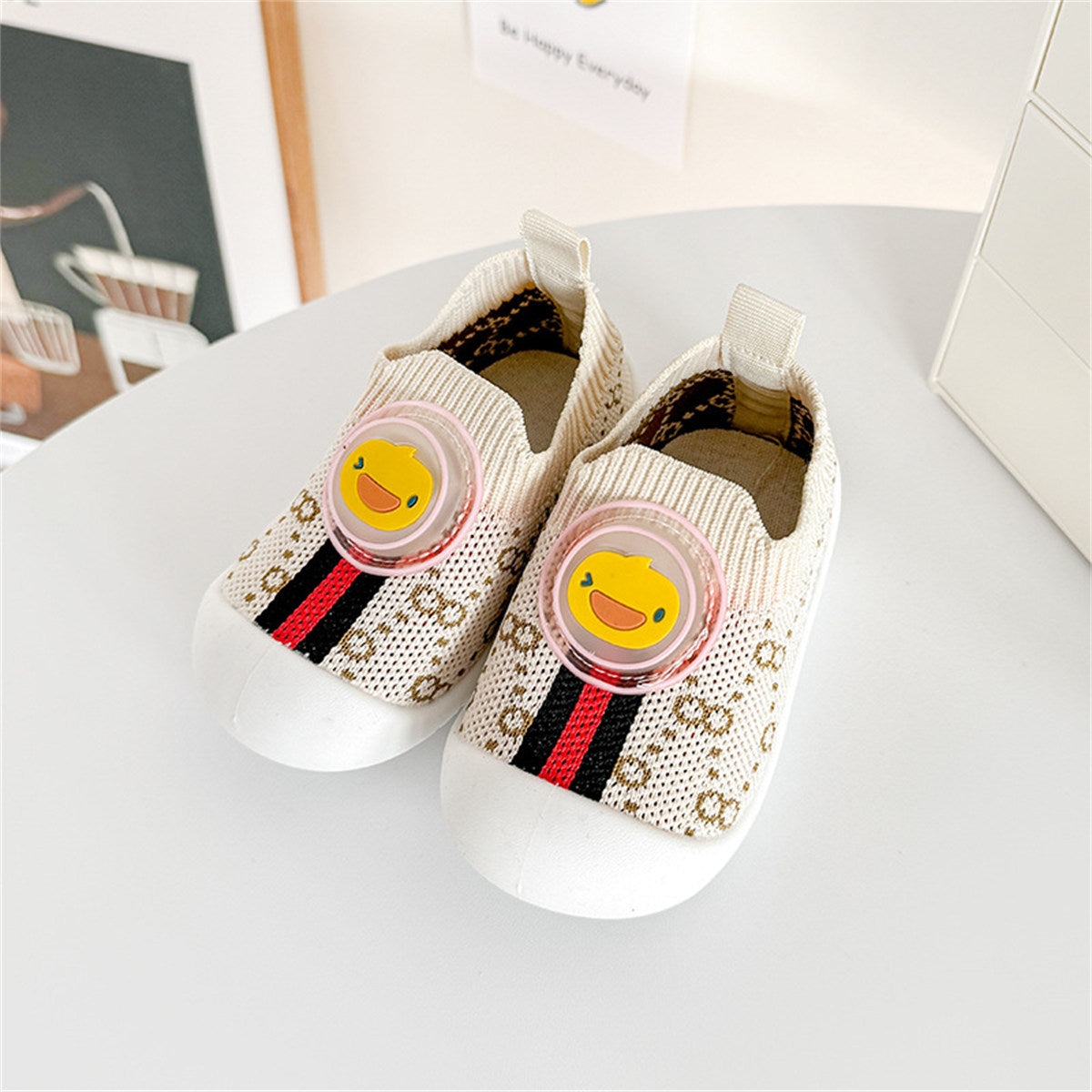 Wholesale children's floor shoes non-slip newborn baby early education shoes breathable and comfortable flashing doll baby toddler shoes