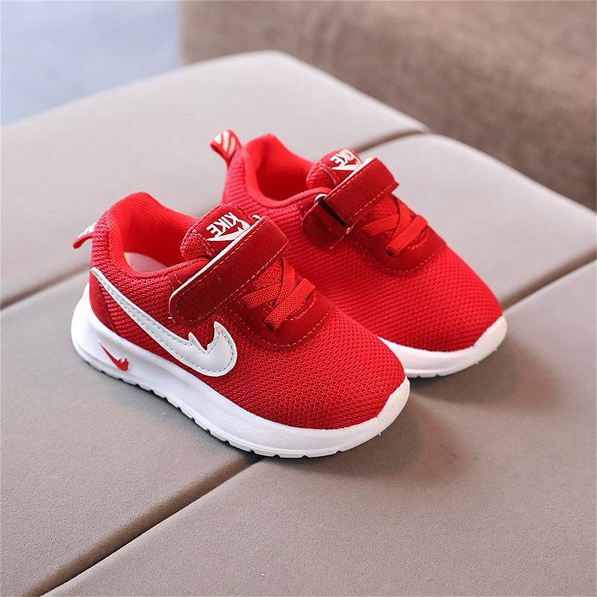 Children's solid color sports shoes