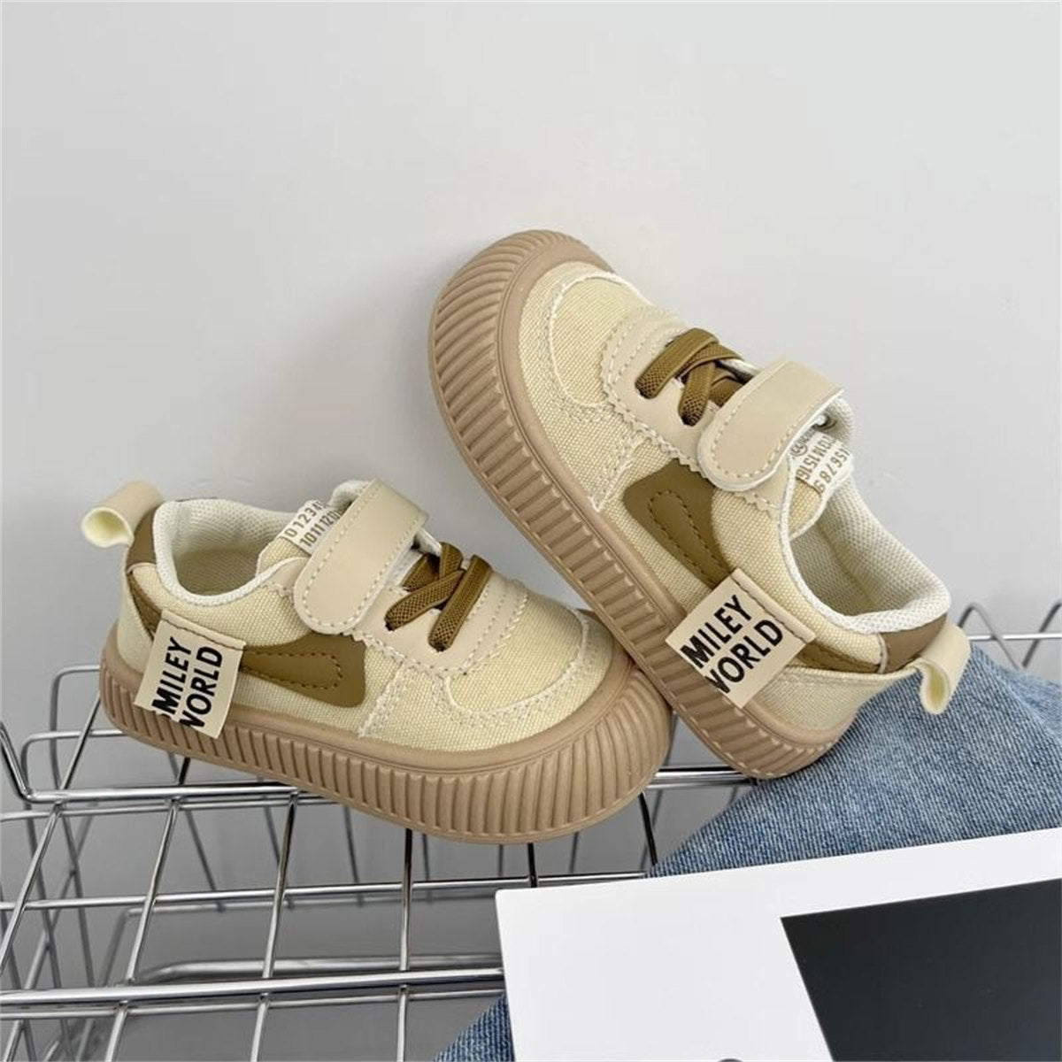 Children's and boys' spring and autumn color matching simple design soft bottom biscuit head low top canvas shoes