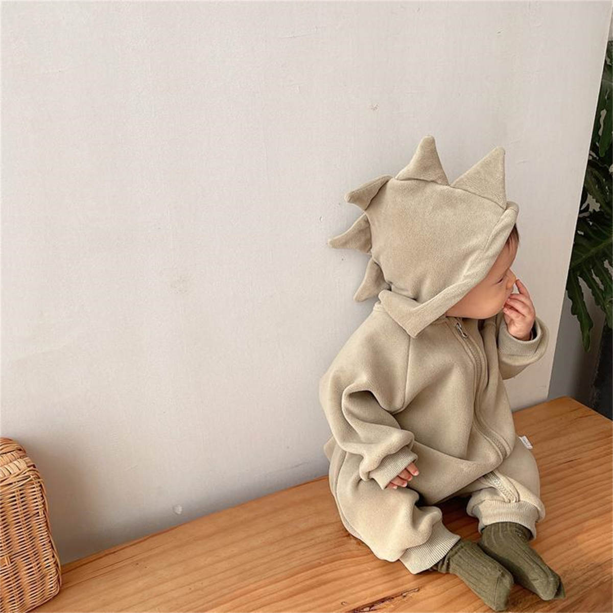 Dinosaur style baby boy spring and autumn outdoor romper