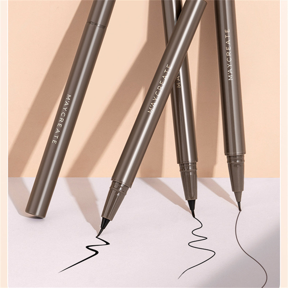 Ultra-fine eyeliner, waterproof and smudge-proof eyeliner that goes all the way down to the lower eyelid