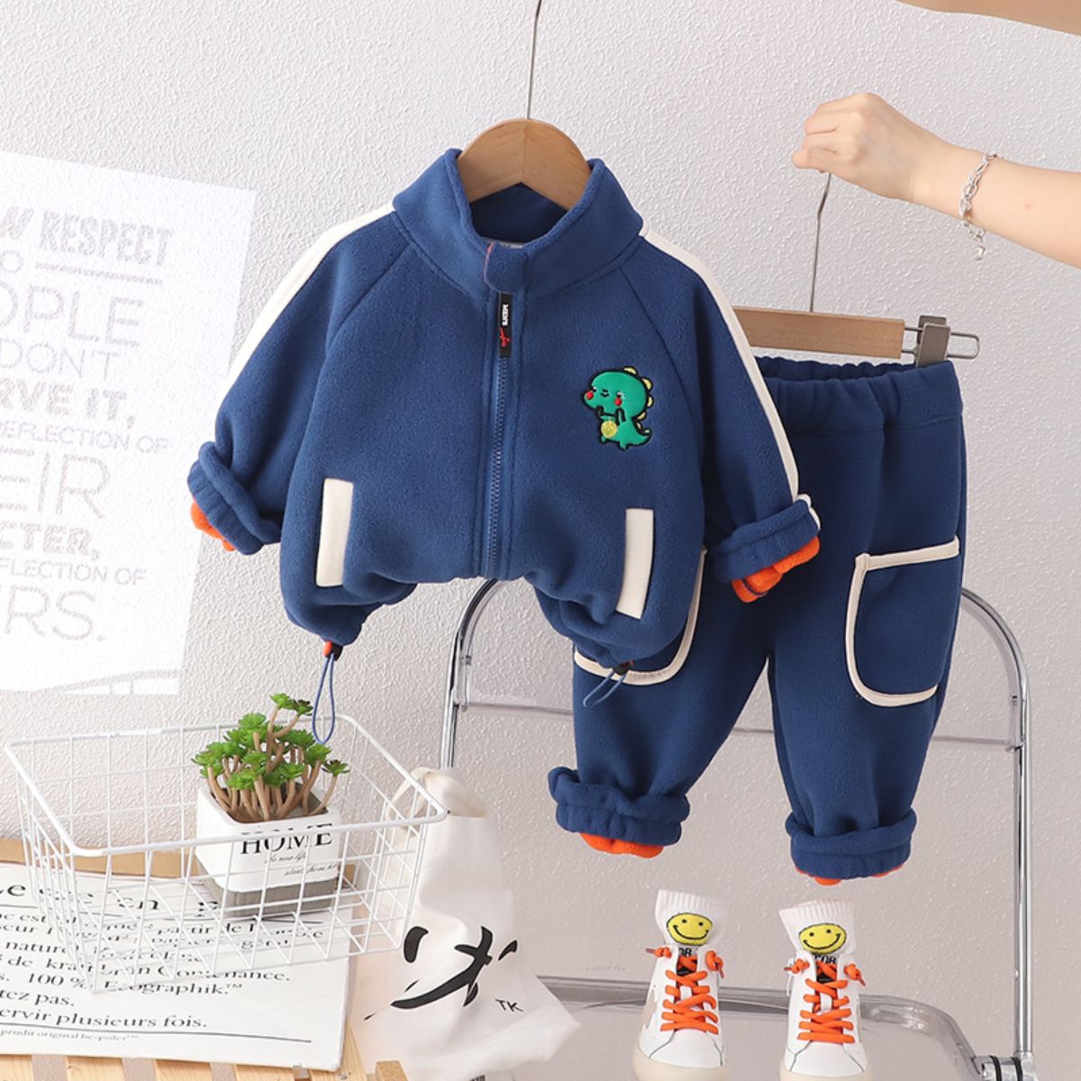 Boys autumn and winter double-sided fleece suit new baby winter clothes plus fleece dinosaur zipper shirt two-piece suit