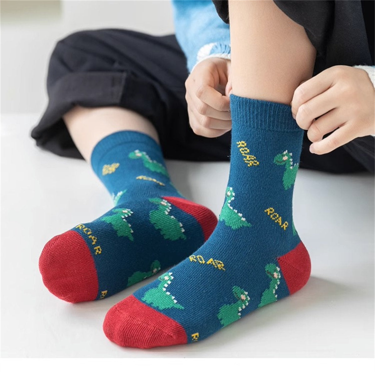 Children's boys cartoon dinosaur pattern bright color autumn and winter cotton socks